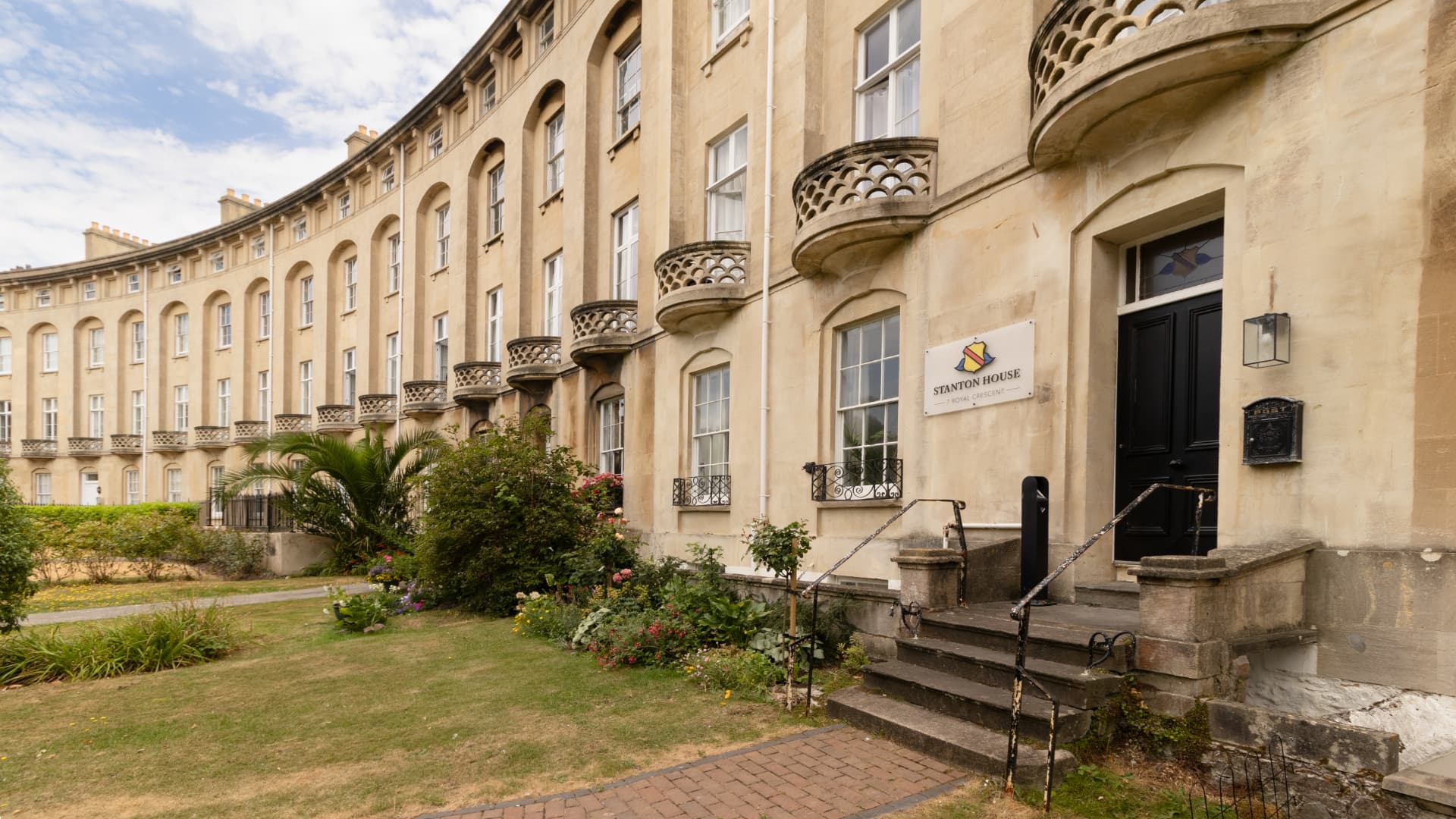 Royal Crescent in Weston-super-Mare — Regency-era apartment steps from the seafront, styled in deep navy and brass, sleeping 5 across 2 bedrooms